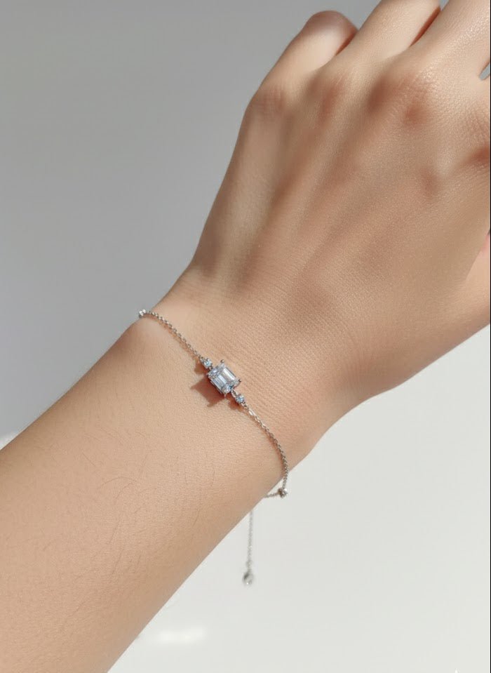 White Zarcon Bracelet in a mixed cutt, scattered desig - IHSJ.pk