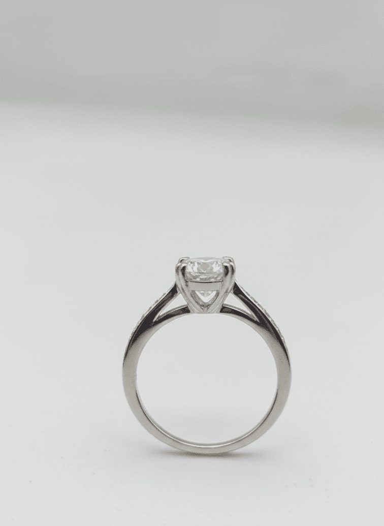 Aura Solitaire Ring - IHSJ.pk