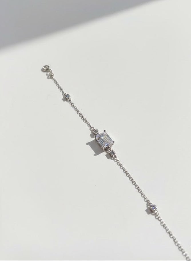 White Zarcon Bracelet in a mixed cutt, scattered desig - IHSJ.pk